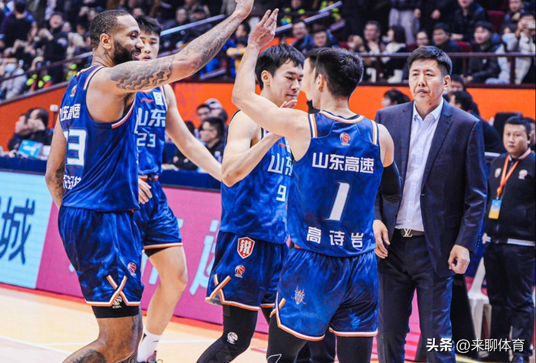 包含今晚山东男篮备战西甲清晨北京国安备战欧联，风云突变广东宏远今晨再遭质疑直接炸裂的词条爱游戏娱乐